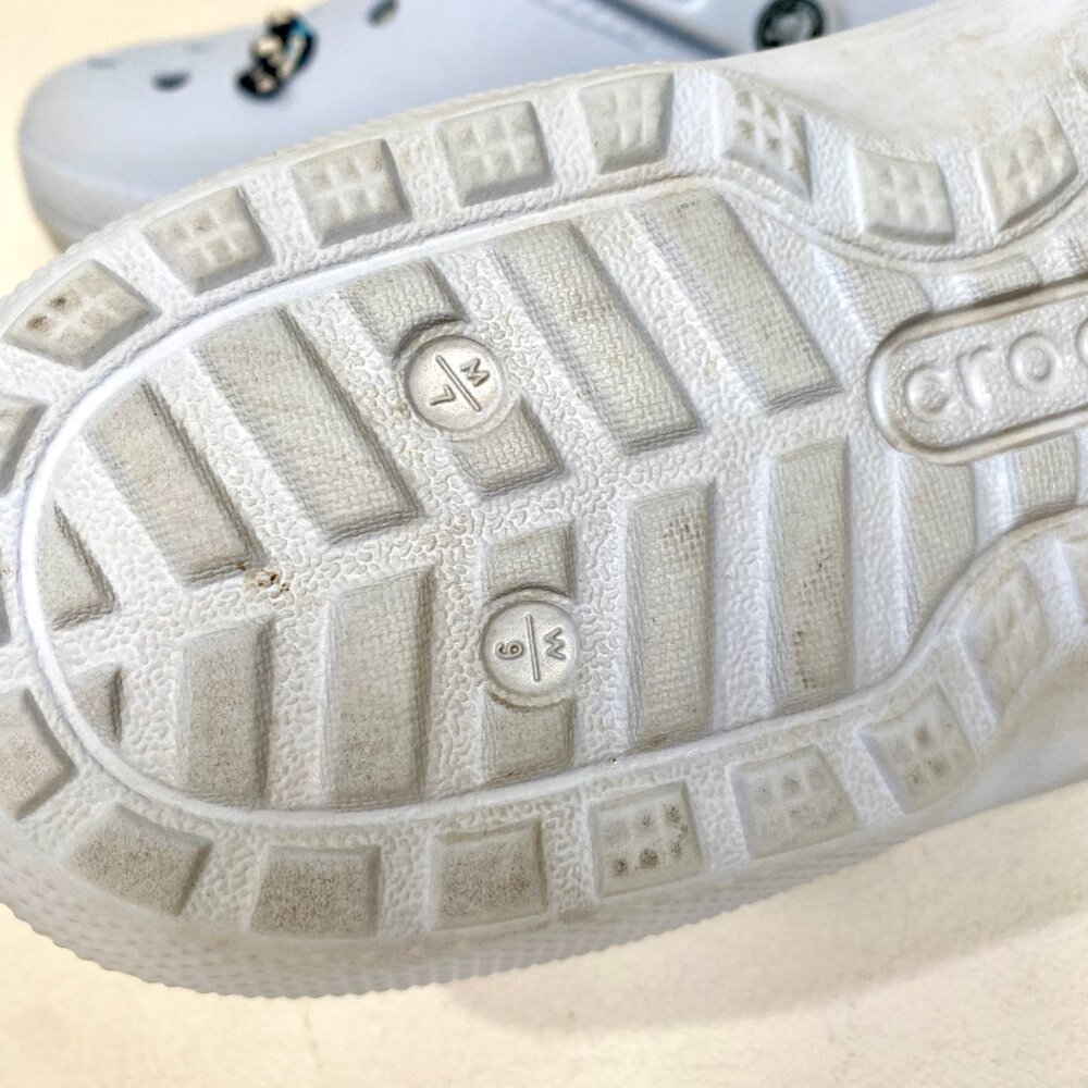 Light Blue Crocs Lined Clog | Men's Size 7 / Women's Size 9 with Car Charm - Picture 3 of 8